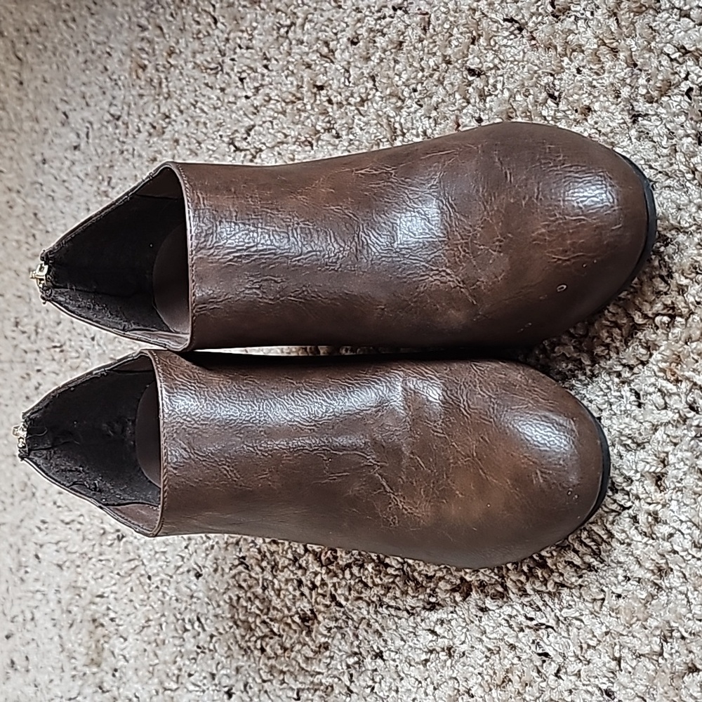 JG brown wedges, size 9